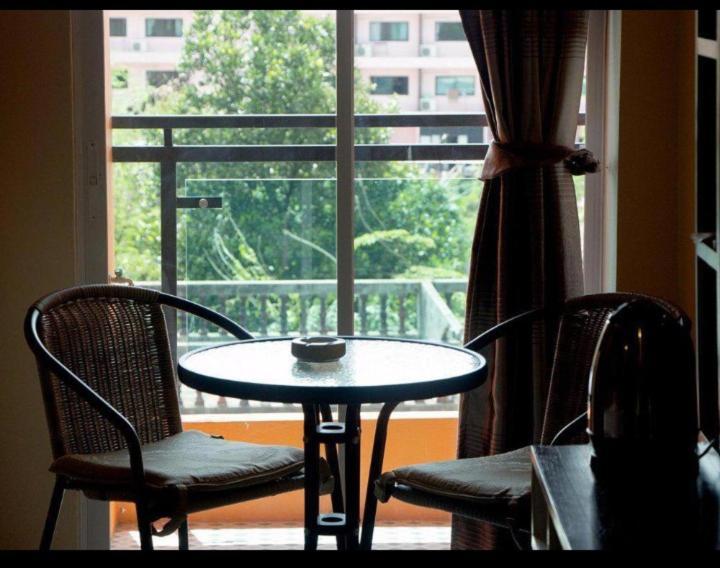 Lucky Inn Residency Патая Стая снимка